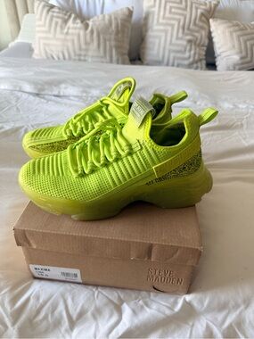Steve Madden Maxima Neon Lime Sneakers Sz 10 Rhinestone Chunky Trainer